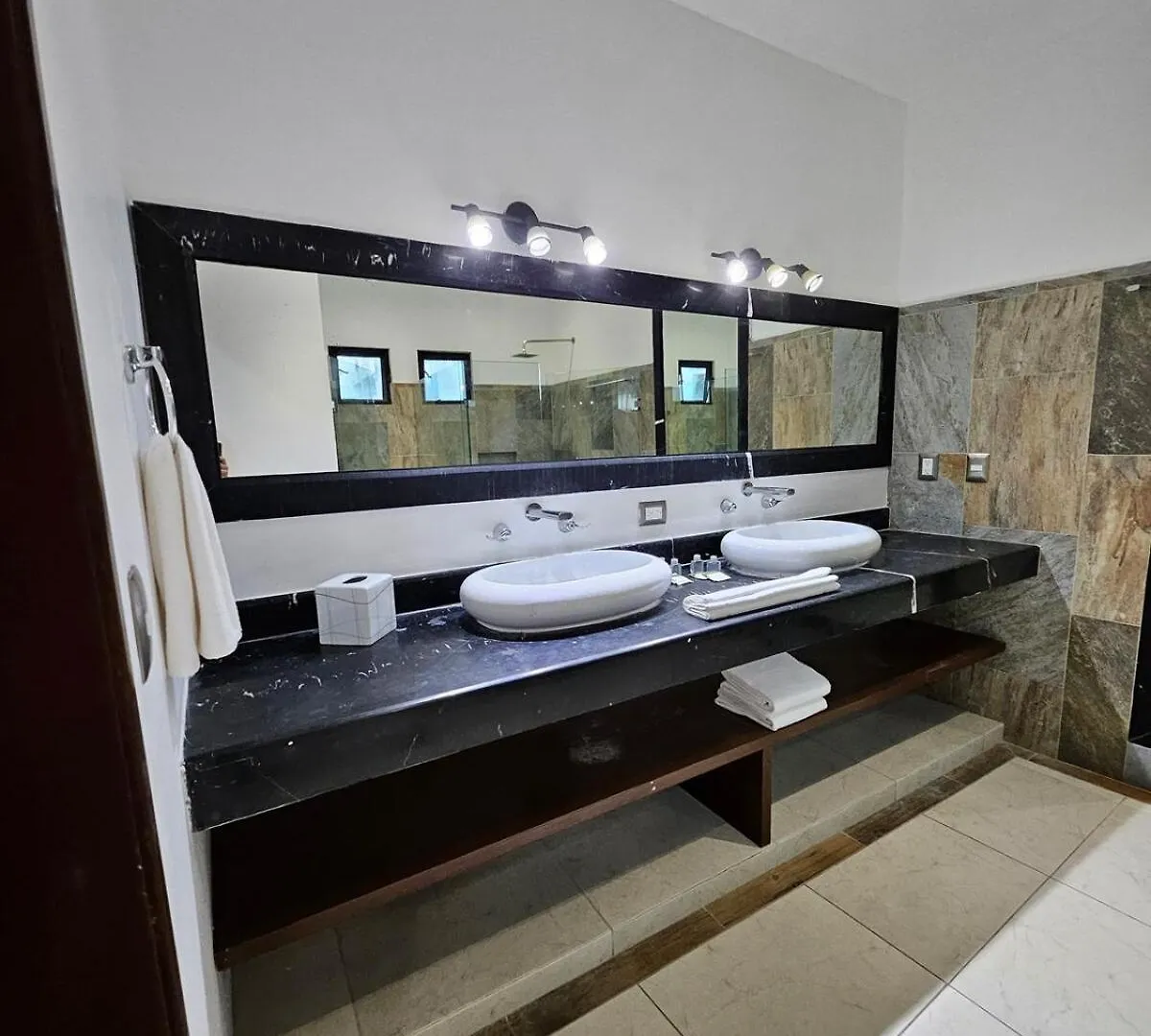 Live The Beach Life Luxury, Location And Total Comfort Playa del Carmen